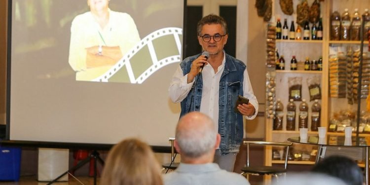 Prefeitura de Manaus homenageia cineasta amazonense Djalma Limongi Batista