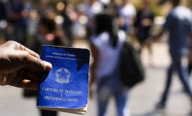 Desemprego sobe para 8,6% no trimestre encerrado em fevereiro 