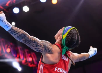 Bicampeã! Bia Ferreira vence colombiana e leva título do Mundial de Boxe