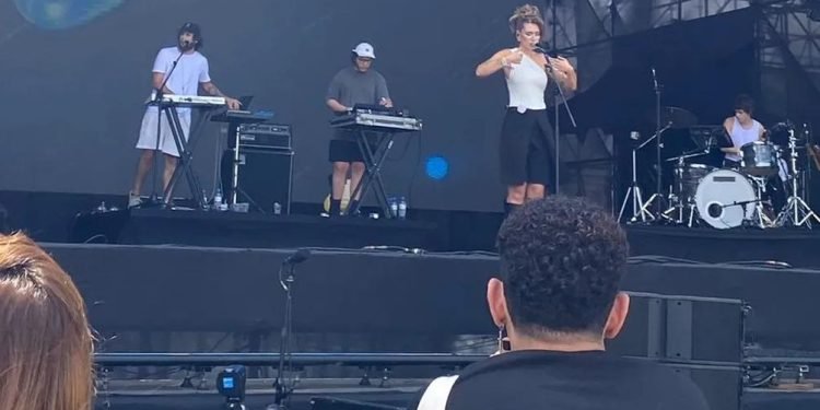 Primeiro dia do Lollapalooza tem show de cantora para apenas dez pessoas