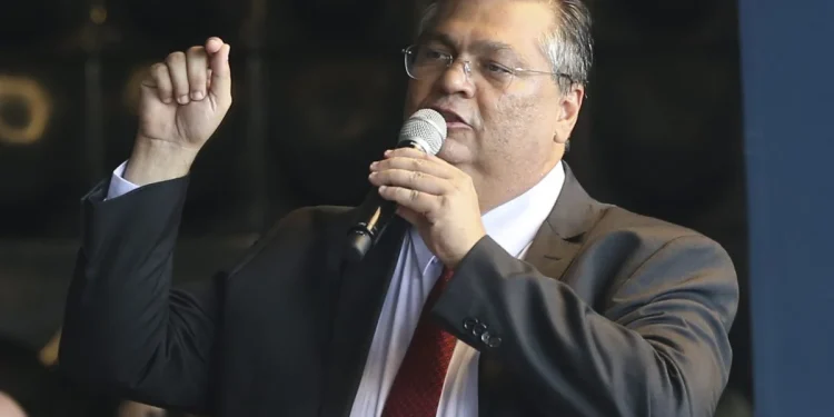 Flávio Dino envia ao STF notícia-crime contra Eduardo Bolsonaro por acusação falsa…