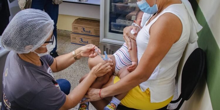 A vacina contra a poliomielite (paralisia infantil)