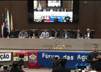 Mesa de composição da CPI das Águas com os membros (Reprodução/Youtube)