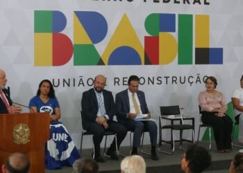 Governo libera R$ 2,44 bilhões extras para universidades