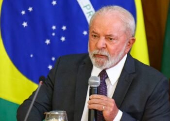 Lula convida líder do Canadá para visitar o Brasil