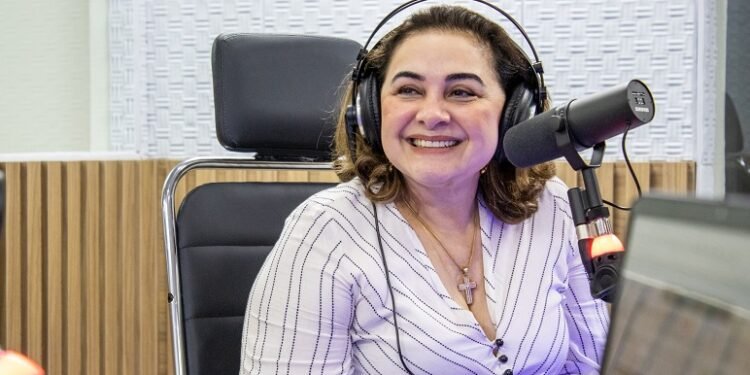 A reitora Maria do Carmo Seffair concedeu entrevista à Rádio Rios FM, nesta quinta-feira, 20/4 (João Dejacy/Rios de Notícias)