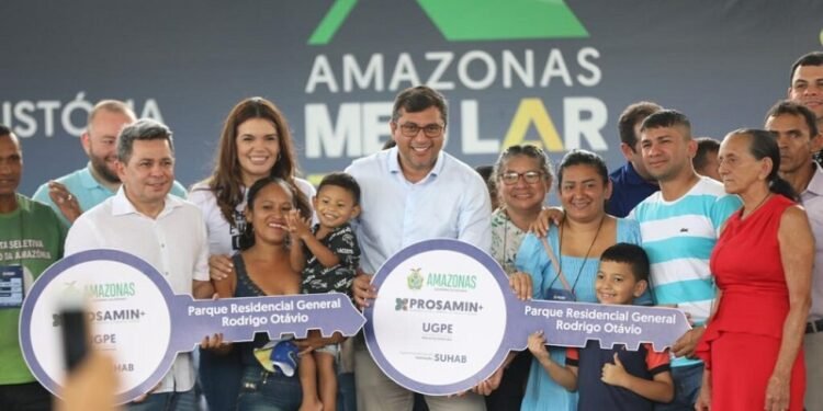 Governador anunciou programa com mais de 22 mil habitações (Alex Pazuello/Secom)