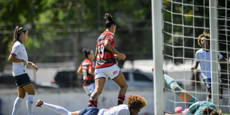 Flamengo vence Bahia e assume liderança do Brasileiro Feminino