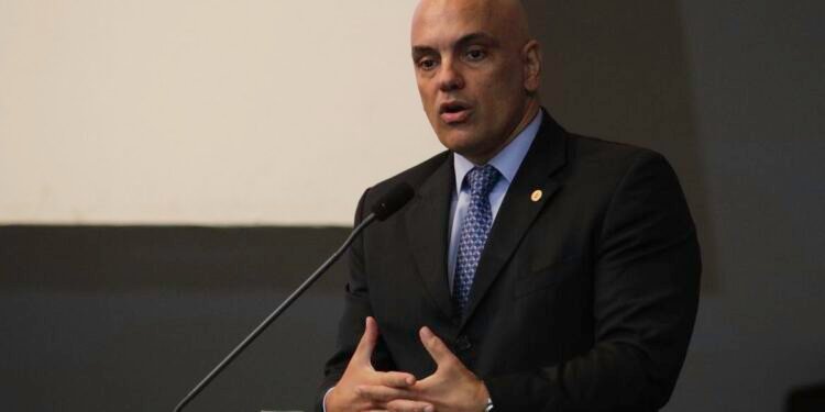 Moraes determina quebra do sigilo de imagens de vandalismo no Planalto