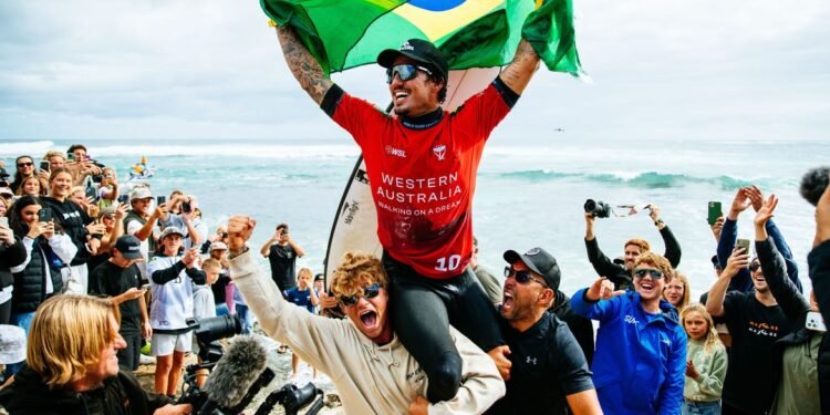 gabriel_medina_23margarets_a50i0137_aaron_hughes1