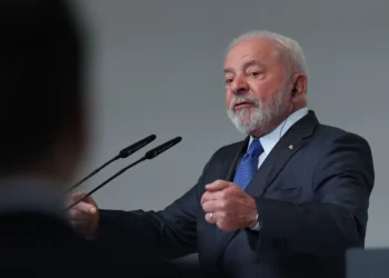 Lula aprova reajuste de 9% aos servidores federais nesta sexta-feira, 28