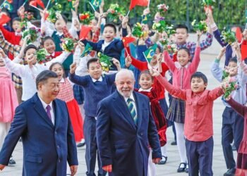 Presidente Lula é recepcionado na China pelo presidente e por crianças, ao som de 'Novo Tempo' (Ricardo Stuckert/PR)