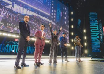 Artistas durante palestra da Disney na CCXP 2022 (Divulgação)