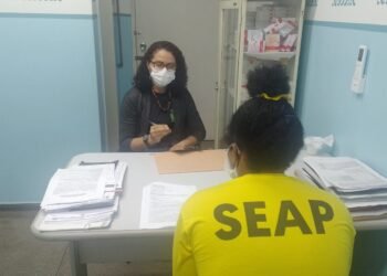 Mulher trans, detenta do Seap, é atendida na Policlínica Codajás (Islânia Lima/Policlínica Codajás)