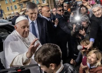 papa Francisco recebe alta