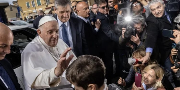 papa Francisco recebe alta