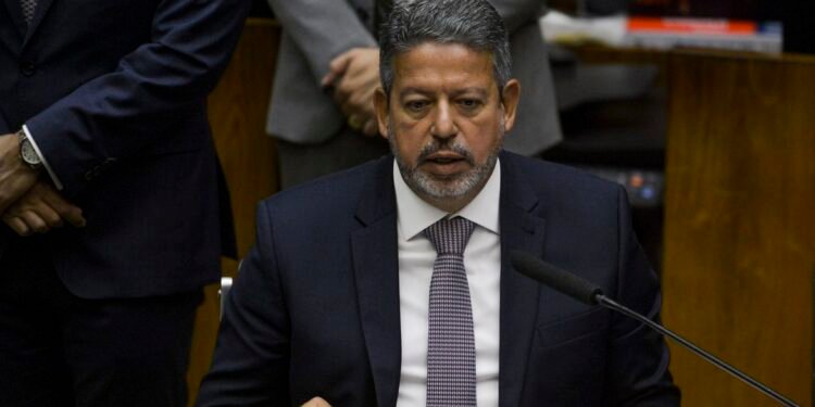 Câmara aprova regime de urgência para votação do PL das fake news