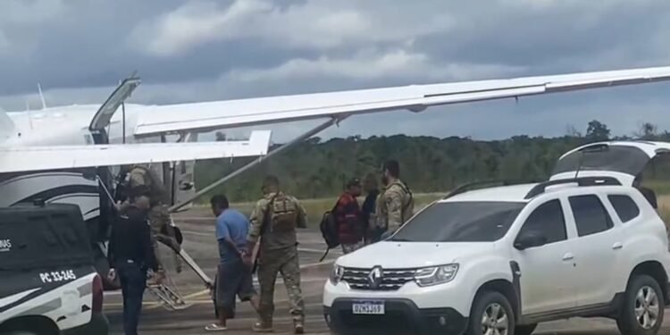 Suspeito de matar professora em Manicoré é transferido para prisão em Manaus