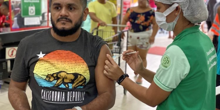 vacina bivalente-covid-amazonas-pessoas com cormobidade