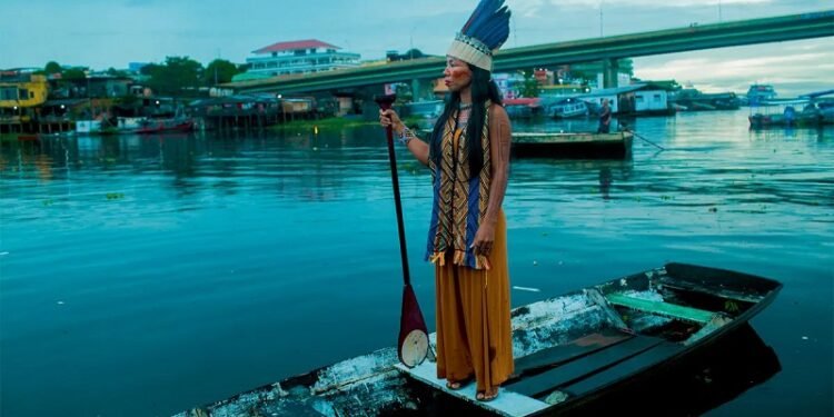 Vanda Witoto é líder indígena de Manaus que luta pelos direitos dos povos originários (Divulgação)
