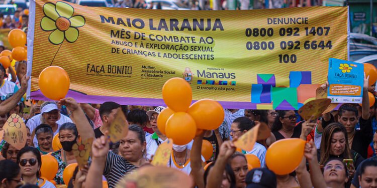 Caminhada no Centro Histórico destaca ações do Maio Laranja em Manaus