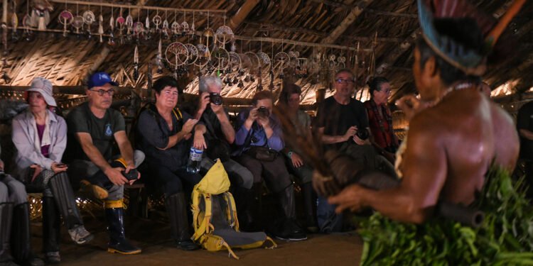 AMAZONASTUR-TURISTAS-FOTO-TACIO-MELO-1