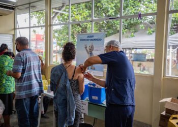 Grupos prioritários são convocados para receber vacina contra a Influenza em Manaus