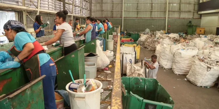 Dia Mundial da Reciclagem-reaproveitamento de materiais