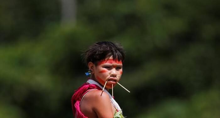 Entrega de cestas básicas aos yanomami