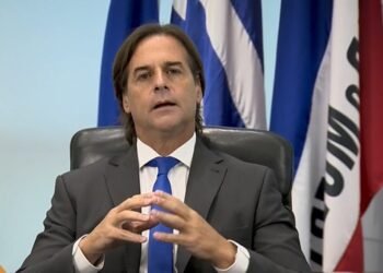 Lacalle Pou faz crítica indireta a Lula por chamar problema da Venezuela de narrativa
