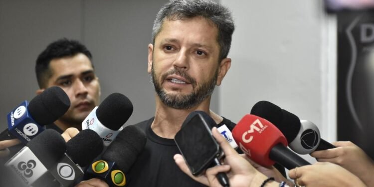 Dupla é presa por extorsão e ameaças de divulgação de fotos íntimas em aplicativo de mensagens