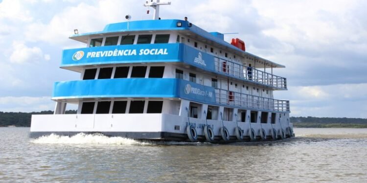 Em Eirunepé, BarcoPrev realiza atendimentos aos ribeirinhos