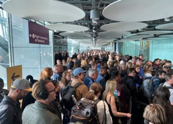 fila aeroporto-Ivan Coninx