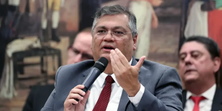 Ministério da Justiça tem 2,4 bilhões não utilizados, afirma Flávio Dino