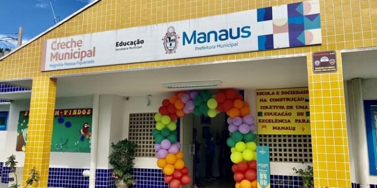 inauguracao-de-creche-1-768x576