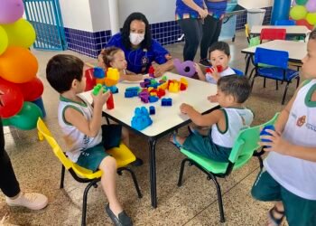 Ao todo, foram contempladas 1.380 crianças, nas turmas de maternal 1, 2 e 3, nas quatro unidades de ensino