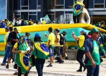STF tem maioria para tornar réus mais 245 denunciados por ato golpista