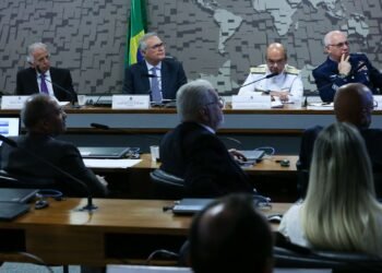 ‘Para entrar na política militar deve deixar a Força’, defende Múcio