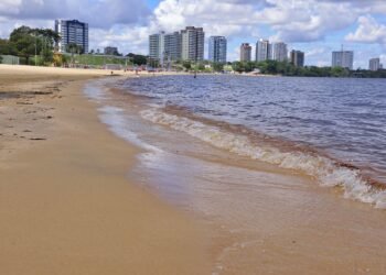 praia da Ponta Negra-rio -subida das aguas