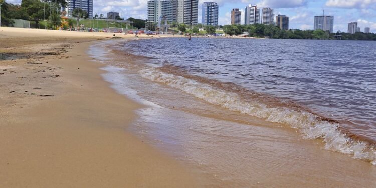 praia da Ponta Negra-rio -subida das aguas