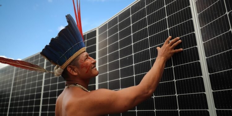 Comunidades indígenas e ribeirinhas recebem kits de placas solares para alavancar turismo