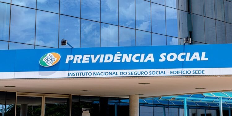 União recorre ao STF sobre redução de impacto de revisão da vida do INSS