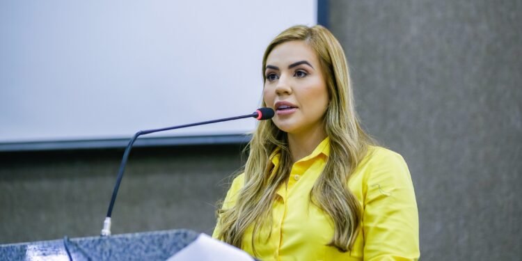 deputada estadual Débora Menezes