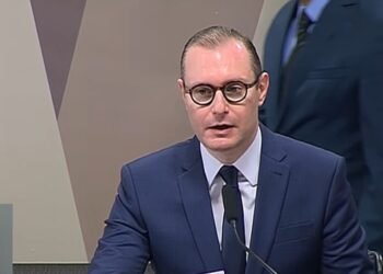 CCJ do Senado aprova nome de Zanin para o STF; análise do plenário