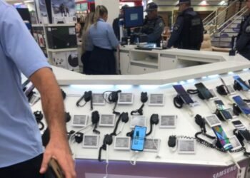 Duas pessoas envolvidas em assalto da Bemol são presos e dois adolescentes apreendidos, em Manaus