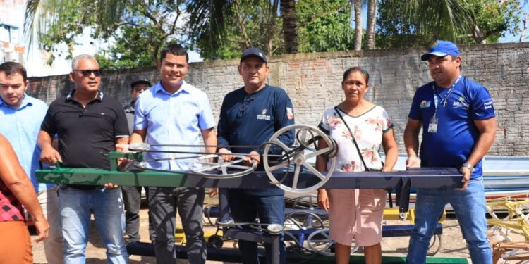 Idam-entrega de equipamentos em Manaquiri