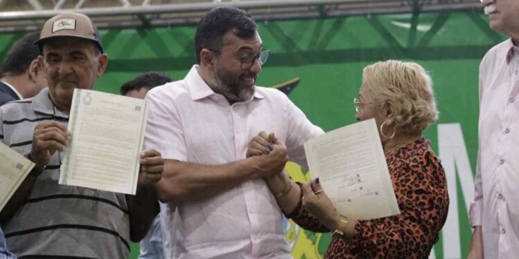 Wilson Lima entrega títulos definitivos