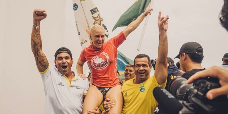 Mundiais de Surfe:Tatiana Weston-Webb conquista título nos jogos