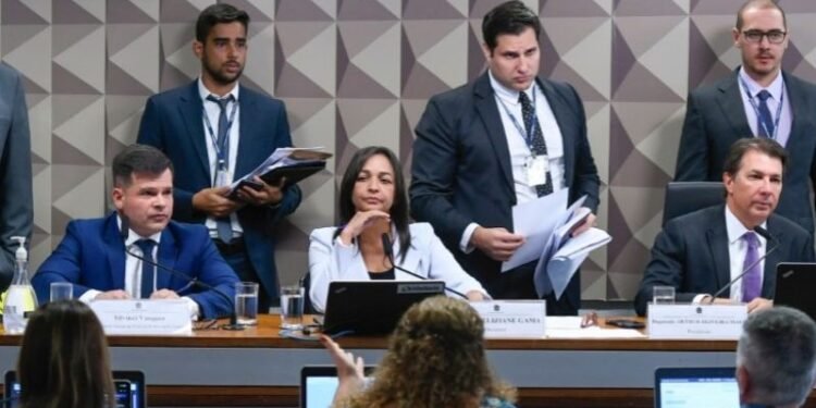 Primeiro dia da CPMI dos atos golpistas tem depoimento mentiroso e bate-boca