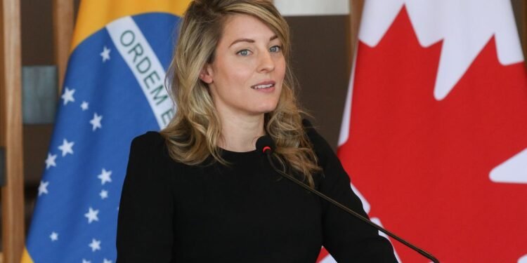 Mélanie Joly, chanceler canadense, se reúne com Lula